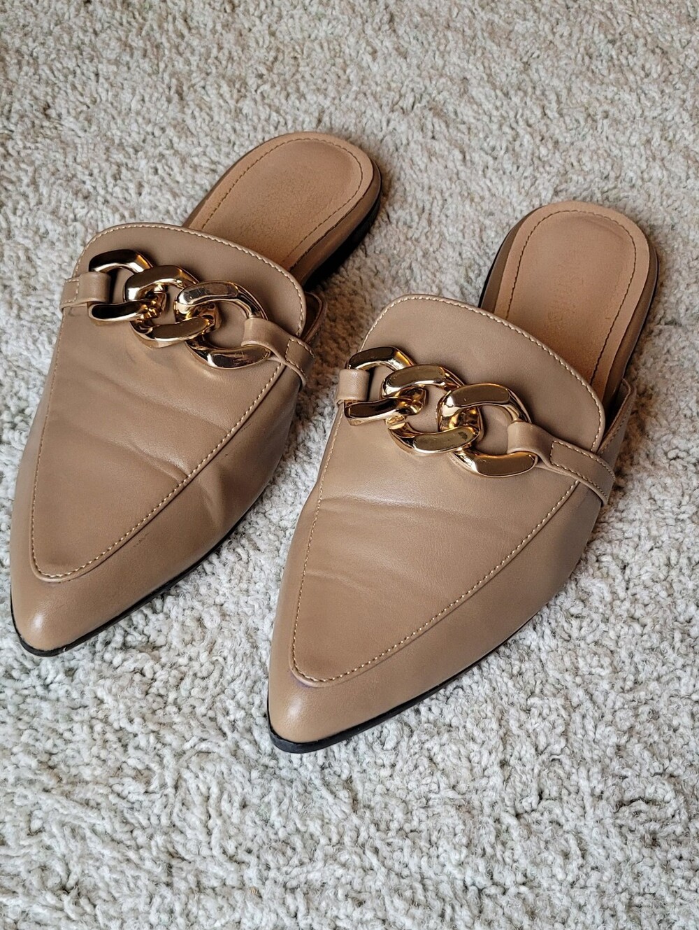 Tan Leather Slip-ons Gold Chain Detail  Very Good Condition  7